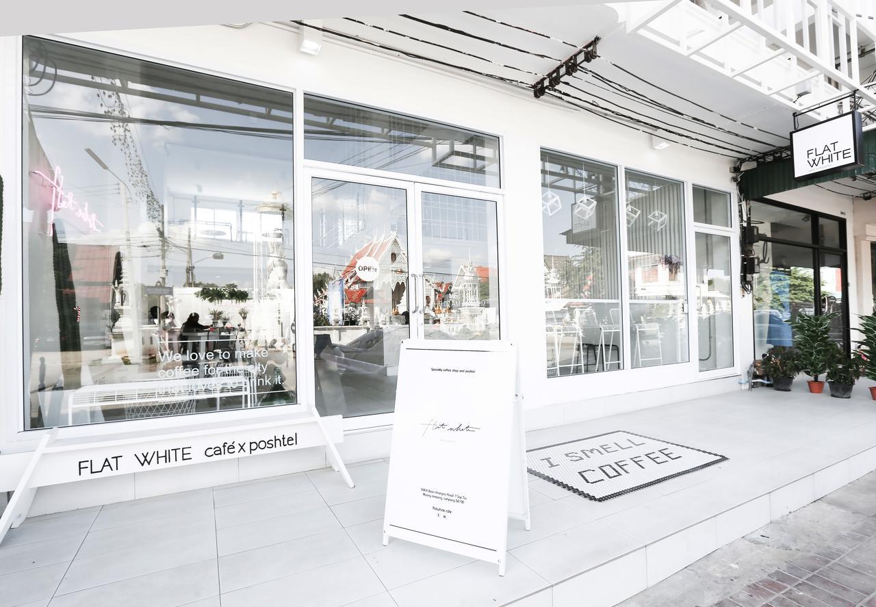 Flat White Cafe X Poshtel Lampang Exterior foto